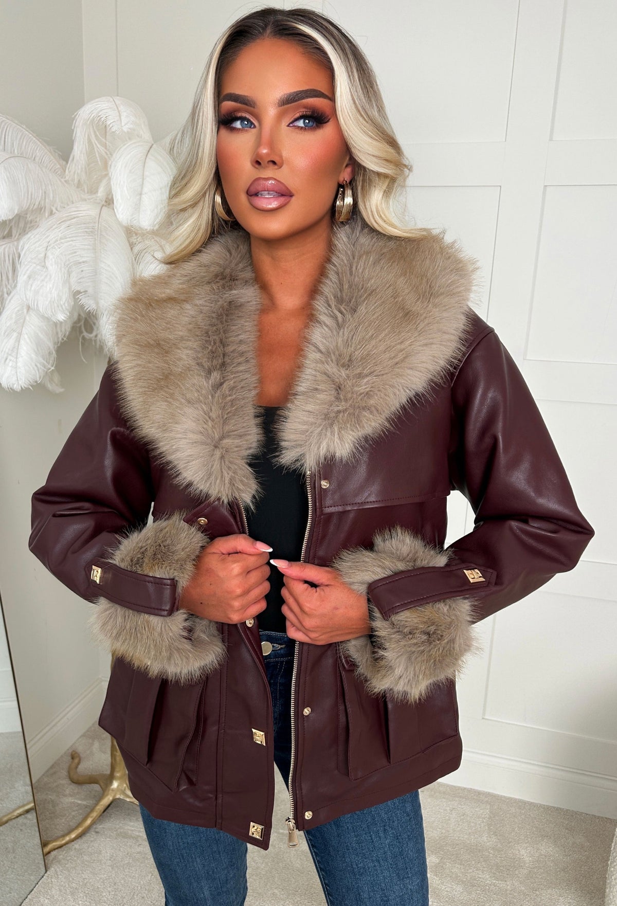 effortlessly-edgy-burgundy-faux-leather-faux-fur-collar-jacket-4